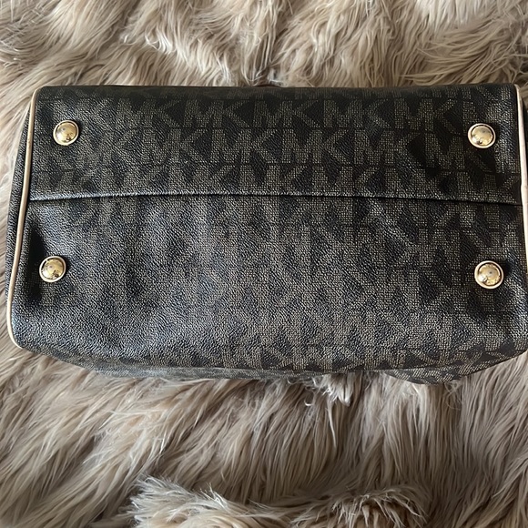 EUC MICHAEL KORS purse - Picture 5 of 5